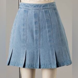 Pleated mini skirt, never worn